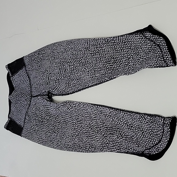 Lululemon Run Around Cropped Tights 19" - Picture 7 of 12